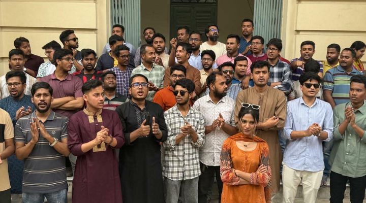 সাংবাদিকদের ওপর হামলার বিচার চেয়ে জবি ছাত্রদলের বিক্ষোভ ও প্রতিবাদ সমাবেশ